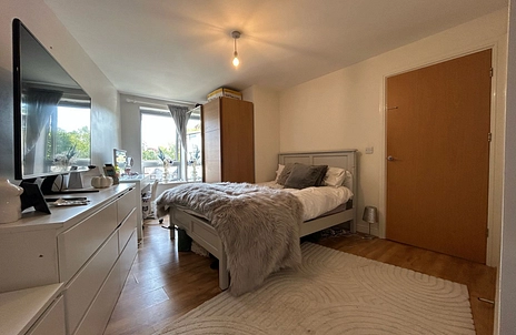 2 bedroom apartment for sale - Coombe Way, Farnborough, Hampshire, GU14 - Property View 3