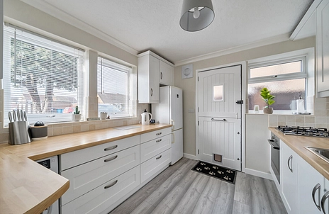 3 bedroom house for sale - Smiths Lane, Windsor, Berkshire, SL4 - Property View 2