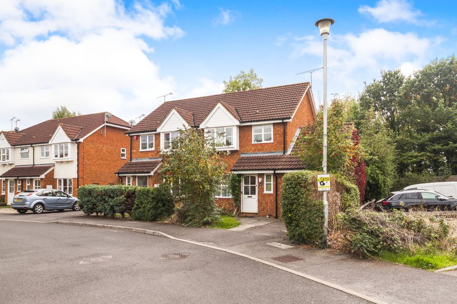 3 bedroom house to rent - Crockford Place, Binfield, Bracknell, RG42 - Property View 1