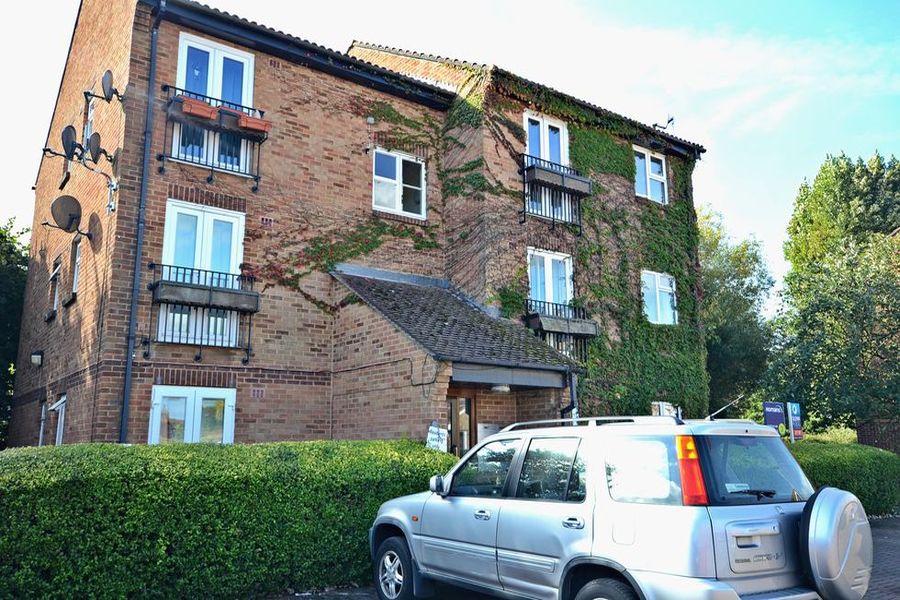 2 bedroom apartment to rent - Boveney Close, Cippenham, Slough, SL1 - Property View 1