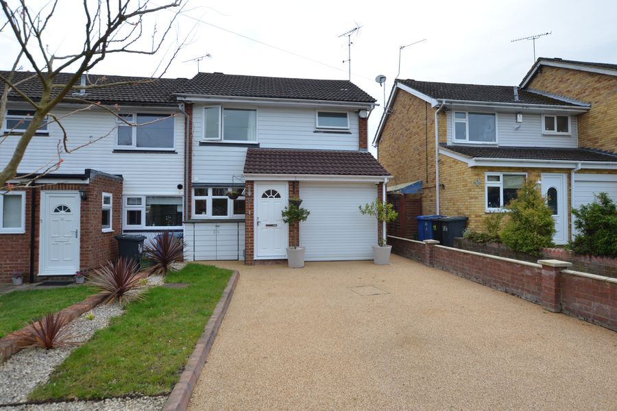 3 bedroom house to rent - Patten Avenue, Yateley, GU46 - Property View 1