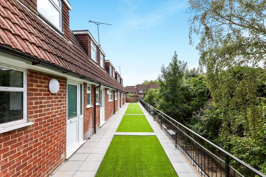 3 bedroom maisonette to rent - Elizabeth Parade, 32-42 Tudor Drive, Yateley, GU46 - Property View 1