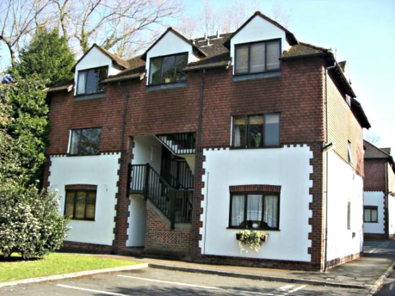 1 bedroom apartment to rent - Willow Court, Bassetsbury Lane, High Wycombe, HP11 - Property View 1