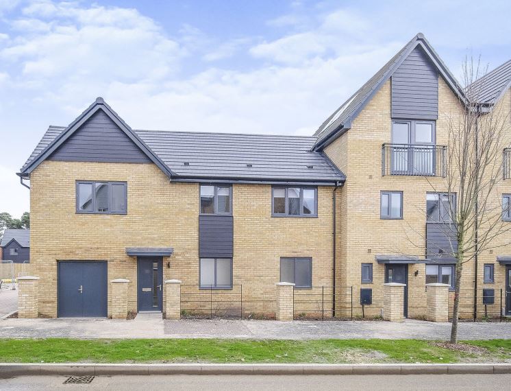 2 bedroom apartment to rent - Buckler Ride, Crowthorne, RG45 - Property View 1