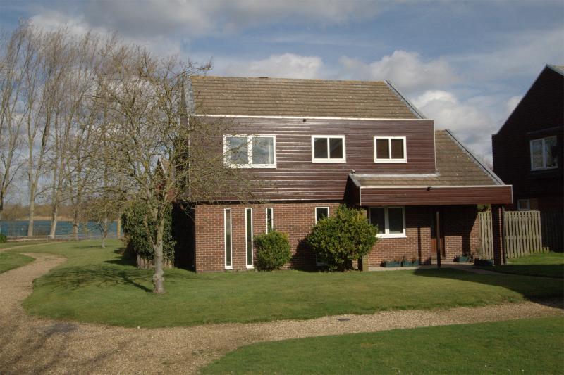 4 bedroom house for sale - Tithe Barn Drive, Maidenhead, Berkshire, SL6 - Property View 1