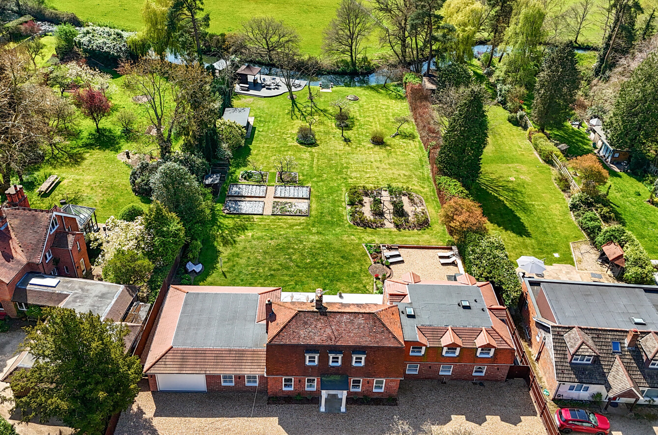 Reading Road, Eversley, Hook, RG27